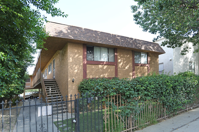 7232 Jordan Ave in Canoga Park, CA - Building Photo - Primary Photo