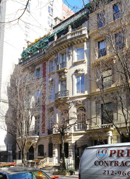 5 E 82nd St in New York, NY - Building Photo