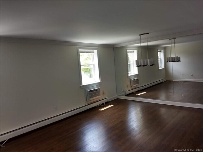 391 Reef Rd in Fairfield, CT - Foto de edificio - Building Photo