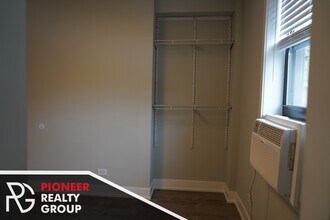 503 W Belmont Ave, Unit 5e in Chicago, IL - Building Photo - Building Photo