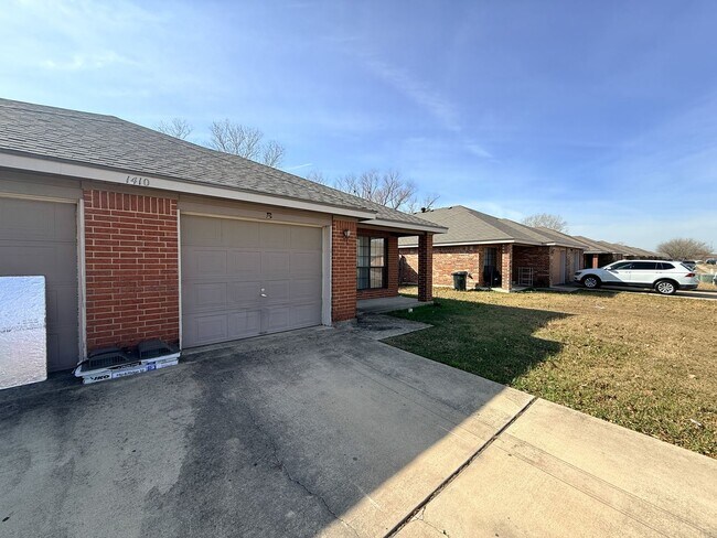 1410 Nicholas Cir in Killeen, TX - Building Photo - Building Photo