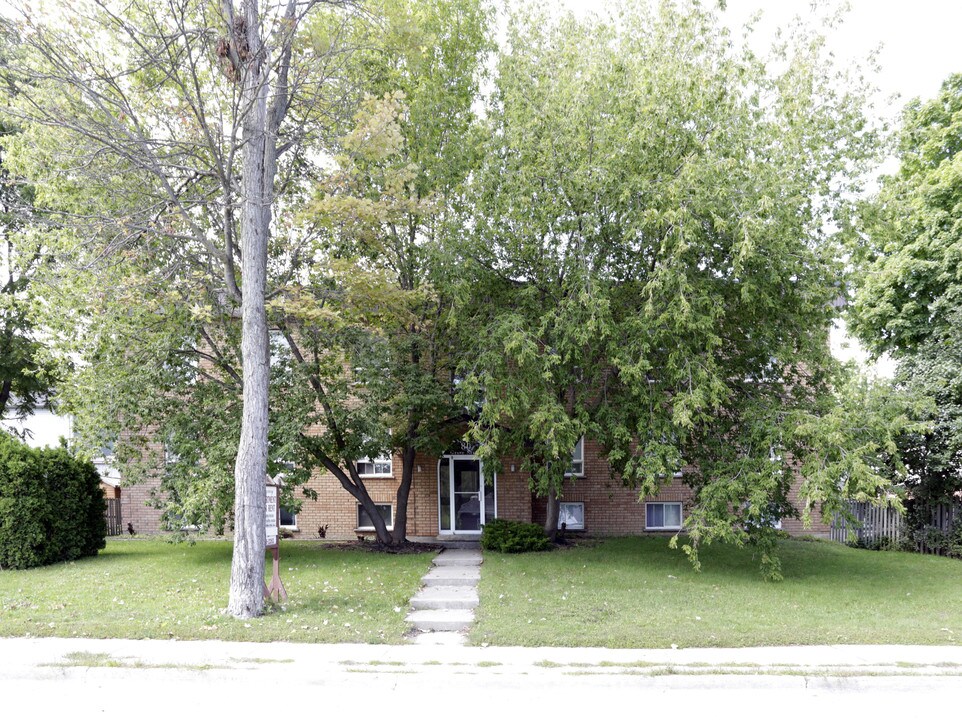 80 Grove St in Barrie, ON - Building Photo