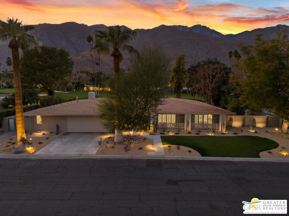 2367 S Yosemite in Palm Springs, CA - Building Photo