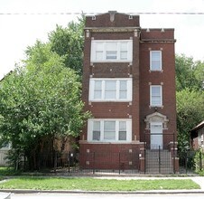 7040 S Emerald Ave in Chicago, IL - Building Photo - Building Photo