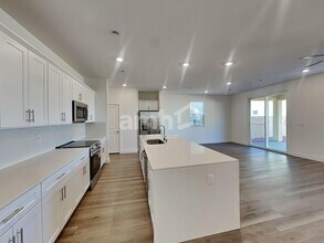 10555 Lagaspi Dr in Las Vegas, NV - Building Photo - Building Photo