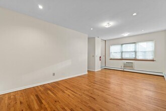 239 Crescent Ln in Cliffside Park, NJ - Building Photo - Building Photo