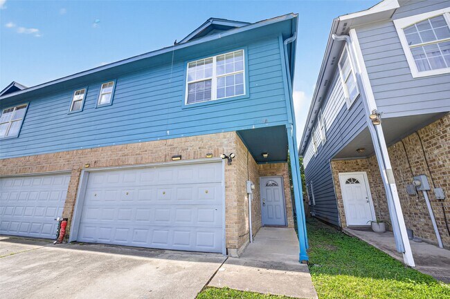 property at 15515 Waldron Cir