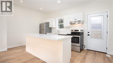 57 Winniett St in Brantford, ON - Building Photo - Building Photo