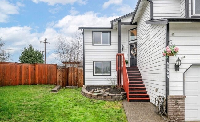 16669 Rainier View Dr SE in Yelm, WA - Building Photo - Building Photo