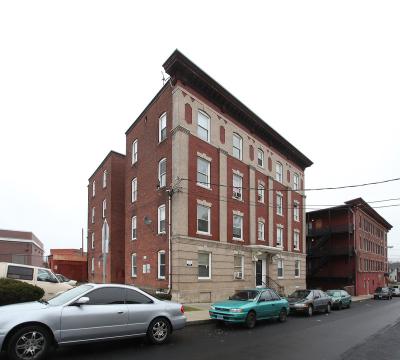 22 W Porter St in Waterbury, CT - Building Photo