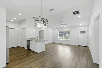 5405 NW 8th Pl in Ocala, FL - Building Photo - Building Photo