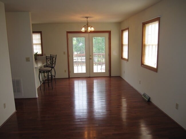 8 Cindy Way in Cohoes, NY - Building Photo - Building Photo