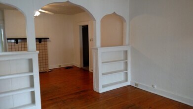 5916 Nicholson St in Pittsburgh, PA - Building Photo - Building Photo