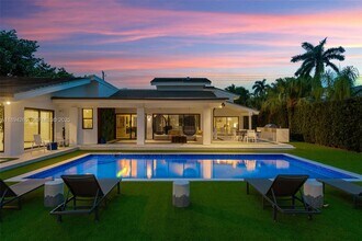 207 Holiday Dr in Hallandale Beach, FL - Building Photo - Building Photo