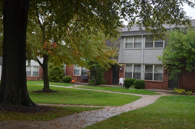 Willow Oaks Apartments in Versailles, KY - Foto de edificio - Building Photo