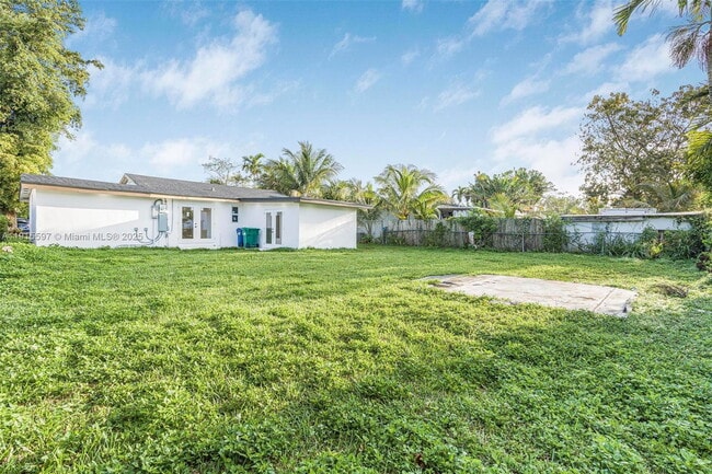 216 NE 160th St in Miami, FL - Building Photo - Building Photo