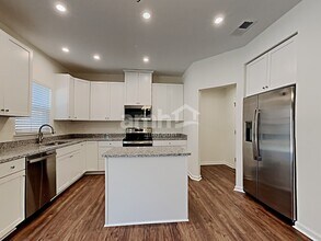 5066 Twin River Dr in Denver, NC - Foto de edificio - Building Photo