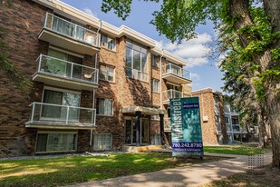 McCam 3 Apartments in Edmonton, AB - Building Photo