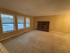 257 Dolomite Dr in Colorado Springs, CO - Foto de edificio - Building Photo