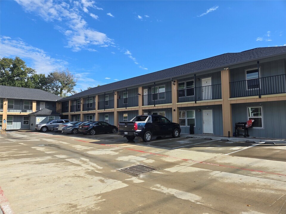 22061 Russell Dr in New Caney, TX - Building Photo