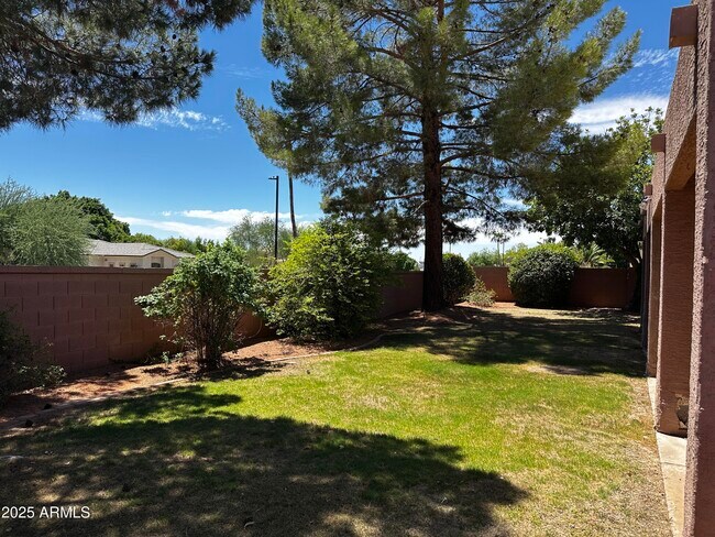 6273 W Louise Dr in Glendale, AZ - Building Photo - Building Photo