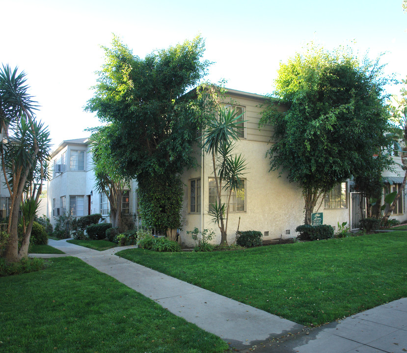 10716 Camarillo St in North Hollywood, CA - Building Photo