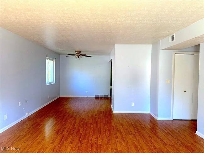 1803 Cromwell Dr in Akron, OH - Building Photo - Building Photo