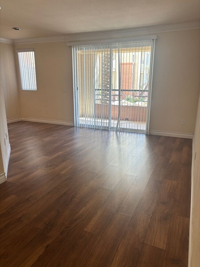 property at 260 E Flamingo Rd