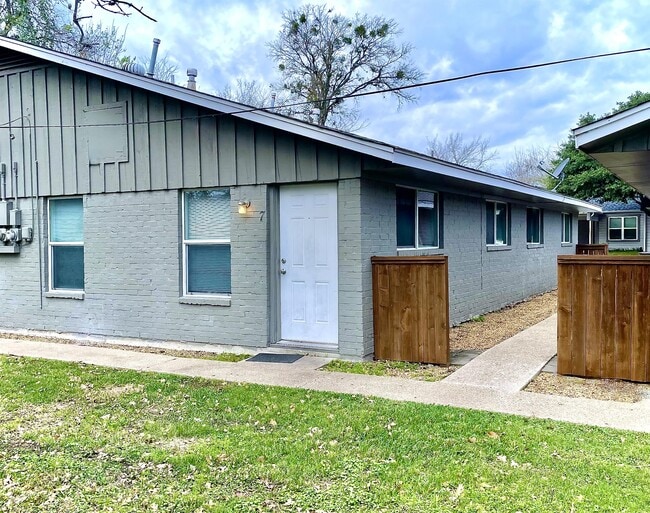 105 Davis St