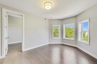 2131 W Ohio St in Chicago, IL - Building Photo - Building Photo