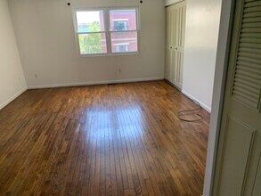 944 New Market St, Unit 1 in Philadelphia, PA - Foto de edificio - Building Photo