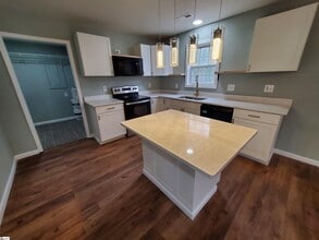 111 Augusta St in Easley, SC - Building Photo - Building Photo