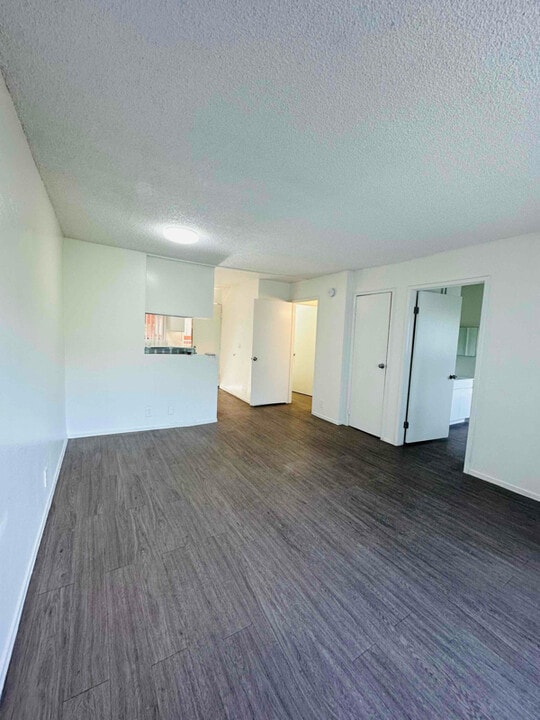 4688 Huntington Dr S in Los Angeles, CA - Building Photo
