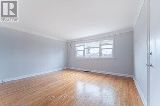 679 Roosevelt Ave in Ottawa, ON - Building Photo - Building Photo