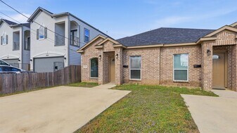 4431 Knoxville St in Houston, TX - Building Photo