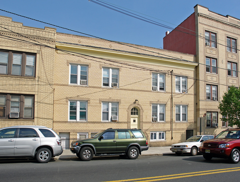 340 Anderson Ave in Cliffside Park, NJ - Building Photo