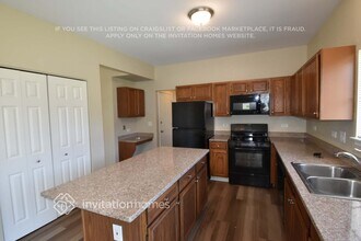 290 S Annandale Dr in Lake In The Hills, IL - Building Photo - Building Photo