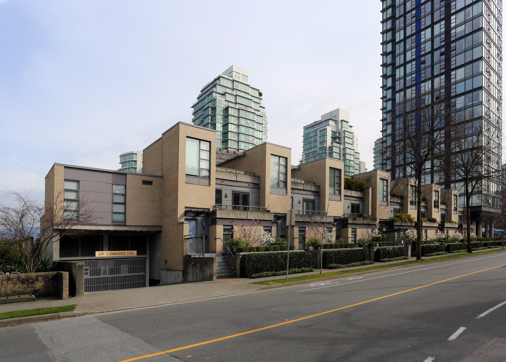 1699-1721 Alberni St in Vancouver, BC - Building Photo