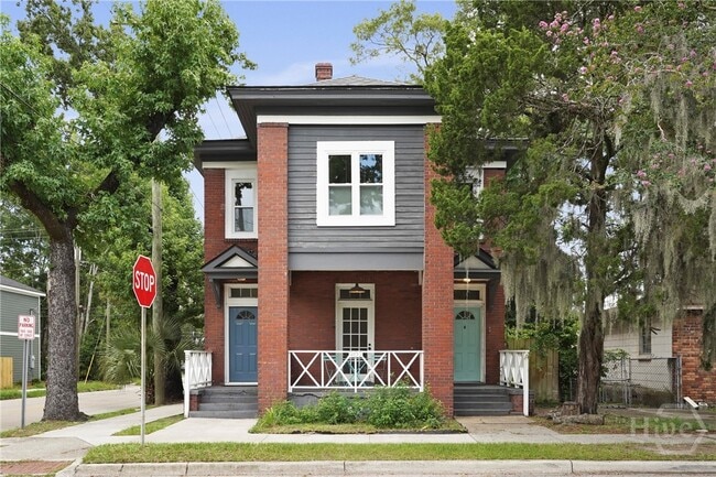 property at 915 E Bolton St