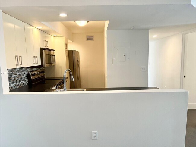 8540 SW 212th St-Unit -103 in Cutler Bay, FL - Building Photo - Building Photo