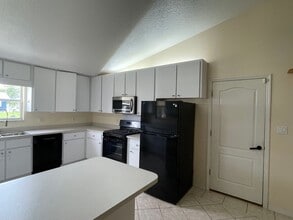 709 N Rockingham Ave in Tavares, FL - Building Photo - Building Photo