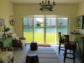 8 Harbour Isle Dr E in Fort Pierce, FL - Building Photo - Building Photo