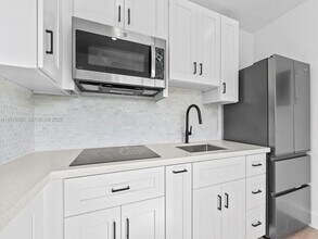 300 NW 7th Ave in Miami, FL - Building Photo - Building Photo