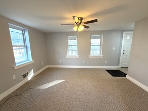 331-339 Naubuc Ave in Glastonbury, CT - Building Photo - Building Photo