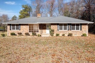 5110 New Kent Hwy in Quinton, VA - Building Photo