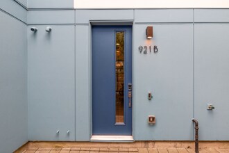 921 10th Ave E in Seattle, WA - Building Photo - Building Photo