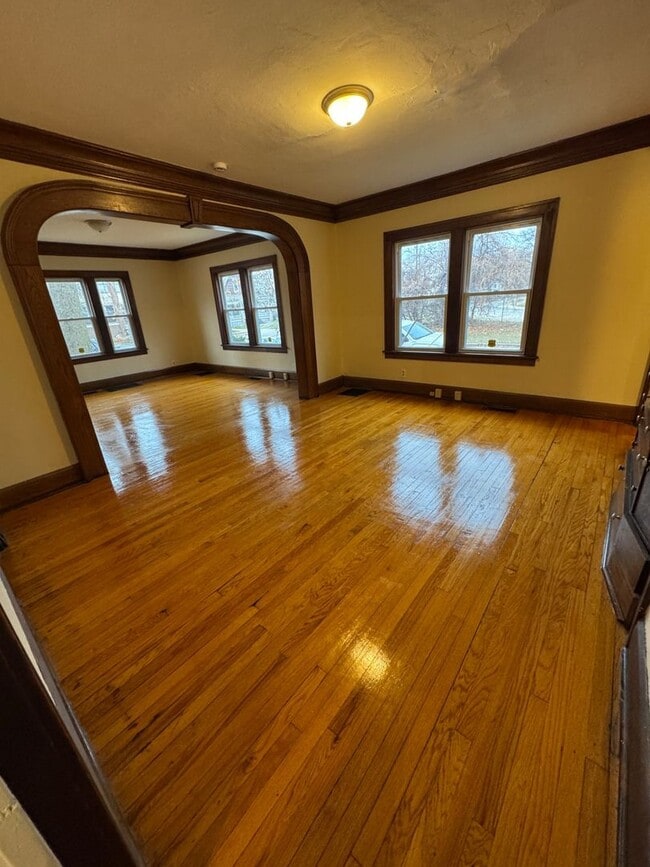 property at 135 N Longwood St