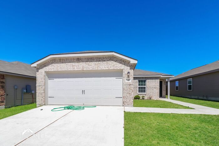 141 Scarborough Bnd in Jarrell, TX - Building Photo
