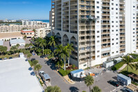 XANADU in Cocoa Beach, FL - Foto de edificio - Building Photo