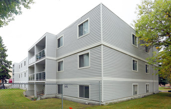 Red Gable in Edmonton, AB - Building Photo - Building Photo